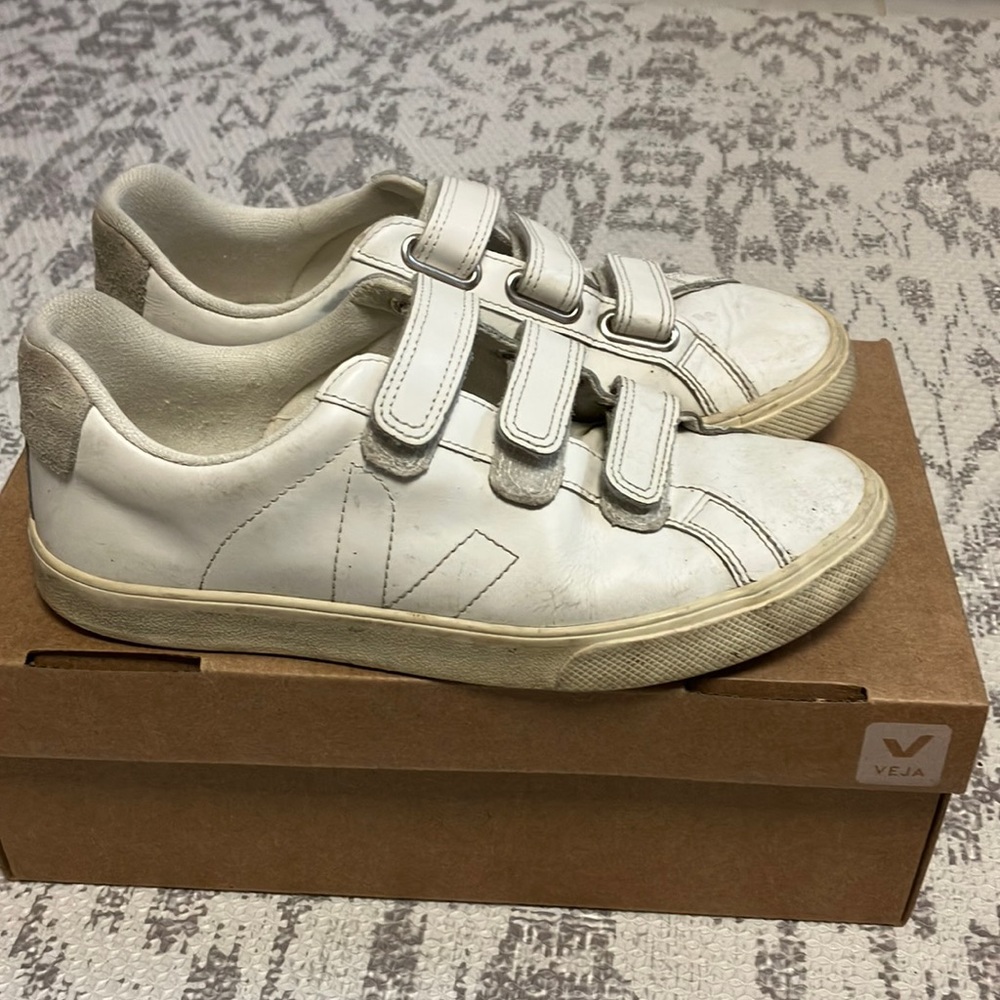 VEJA Sneakers with 3 straps